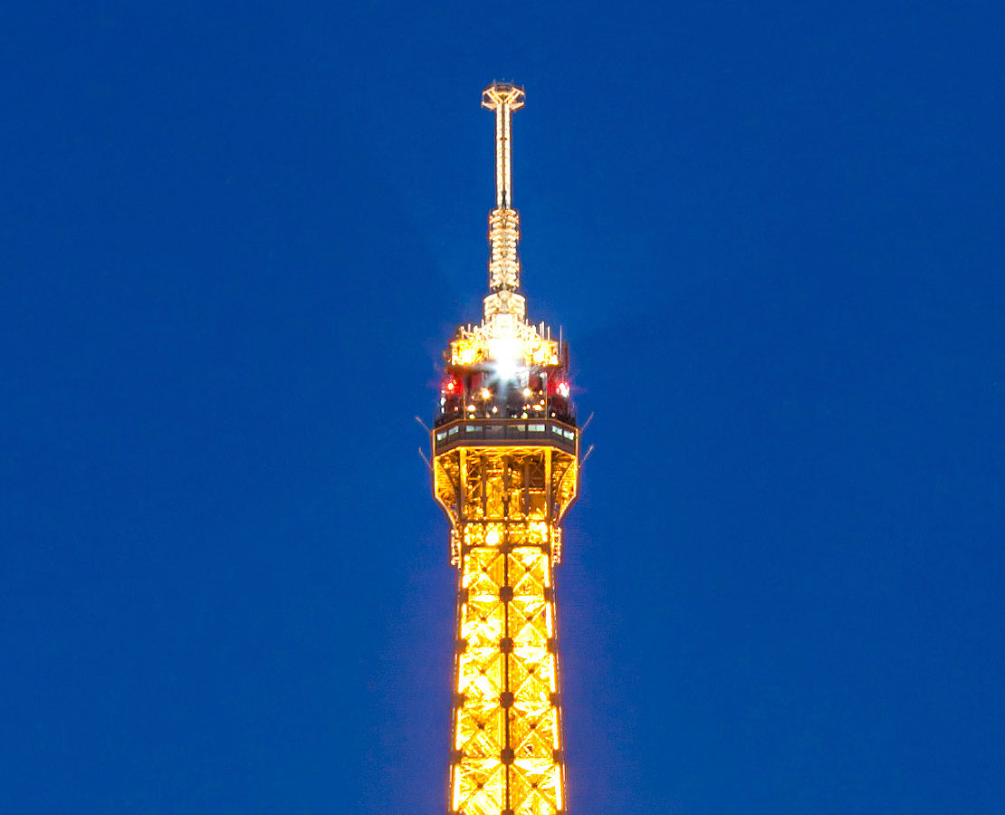 Détail sur l'antenne de la Tour Eiffel et son phare