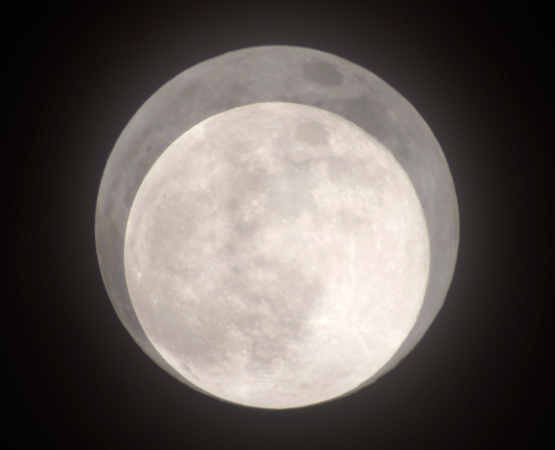 Diamètre apparent de la lune à l'apogée (la plus petite) et au périgée (la plus grosse. Le diamètre apparent de la lune varie de 12% au maximum.