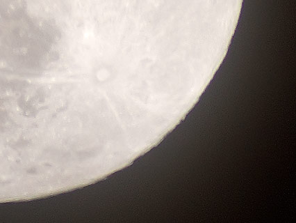 Détail de la super lune d'avril 2021 sur le cratère Tycho