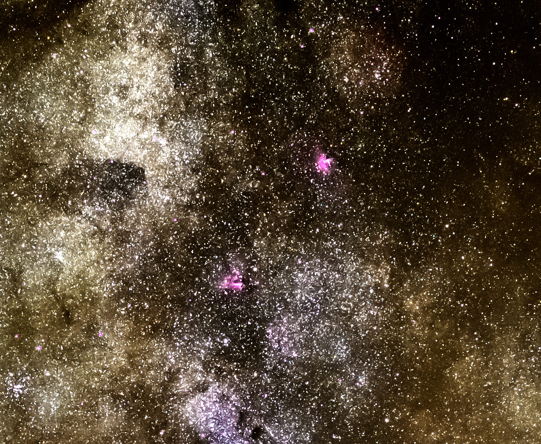 Les nébuleuses Omega dite M17 et de l'Aigle dite M16 dans la voie Lactée