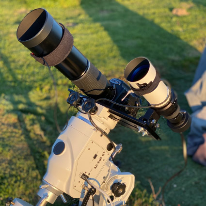 Montage de mon appareil photo Pentax 645Z + 400 mm ED IF sur une petite lunette TS60 de 240 mm + Lacerta MGen II sur une monture SkyWatcher AZ-EQ6 pour photographier les étoiles.