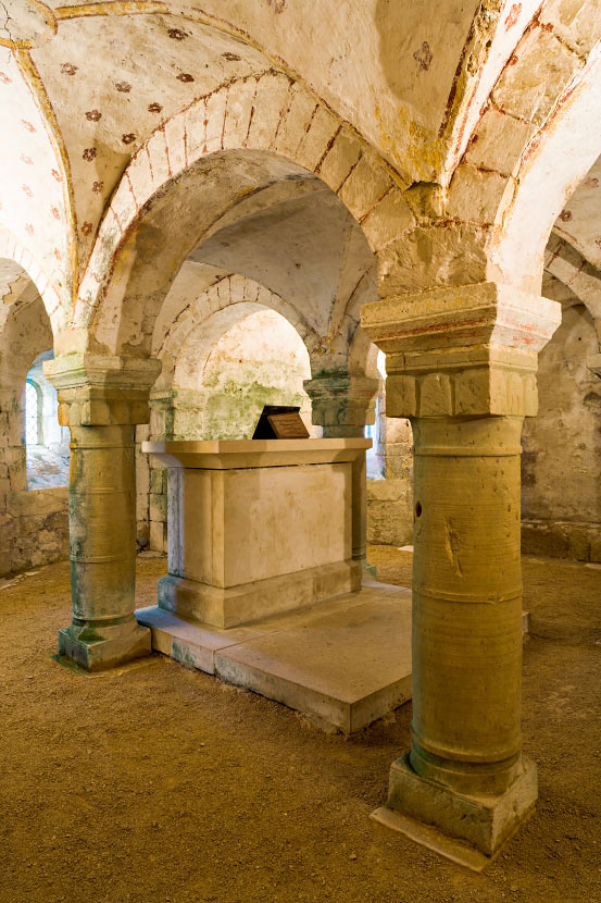 Crypte de l'abbatiale de Plaimpied-Givaudins 