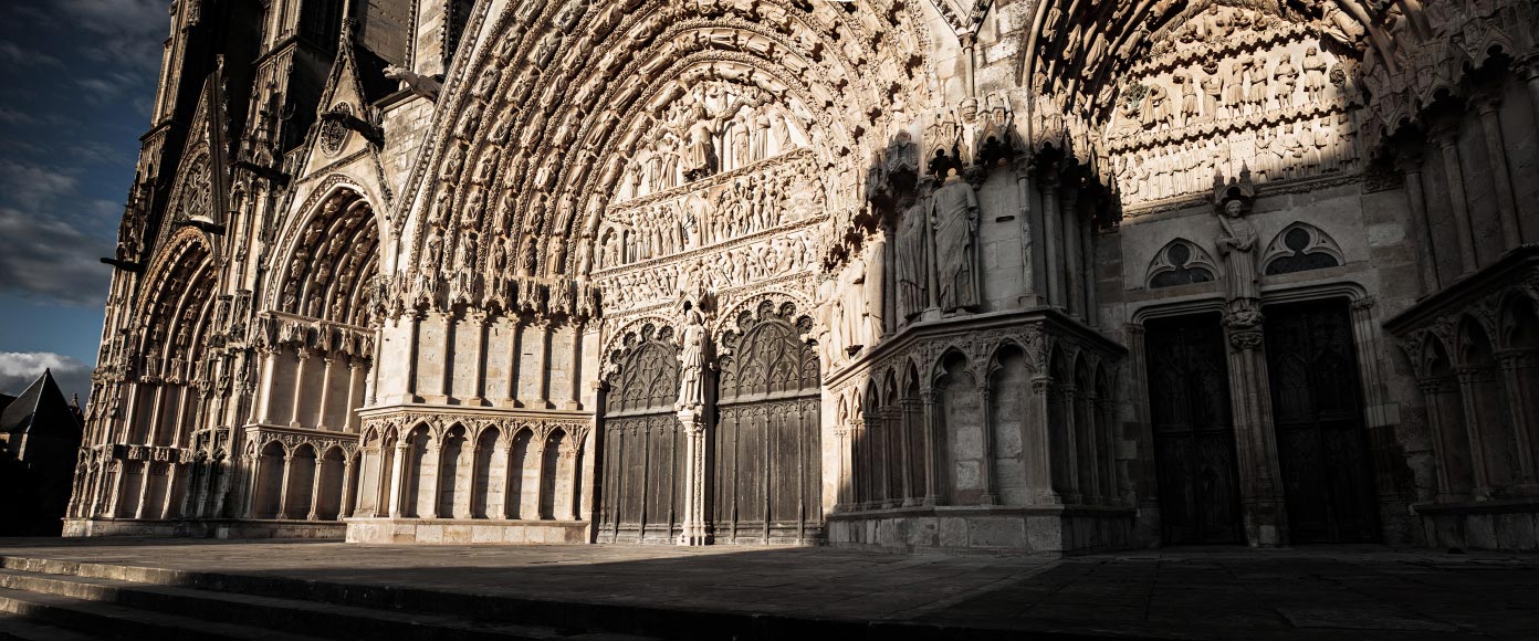Les cinq Portails de la cathédrale Saint-Etienne de Bourges au coucher du soleil