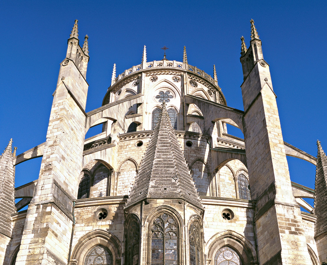 Arcs-boutants et pinacles gothiques du chevet de la cathédrale Saint-Etienne de Bourges