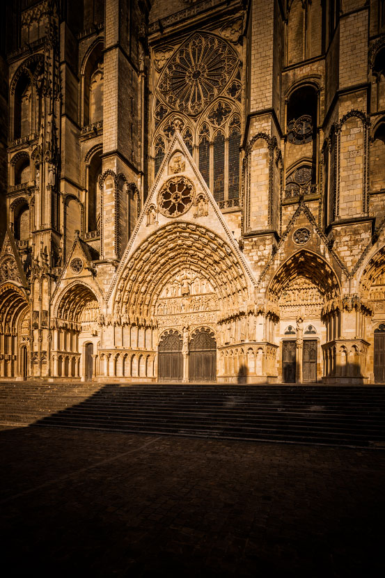 Portails de la cathédrale de Bourges au coucher du soleil
