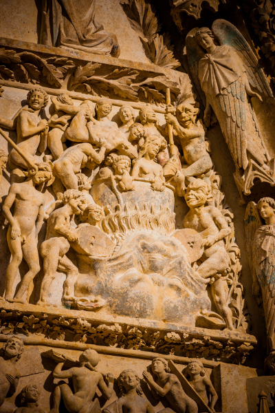 Détail du tympan de la cathédrale de Bourges : La vision de l'enfer