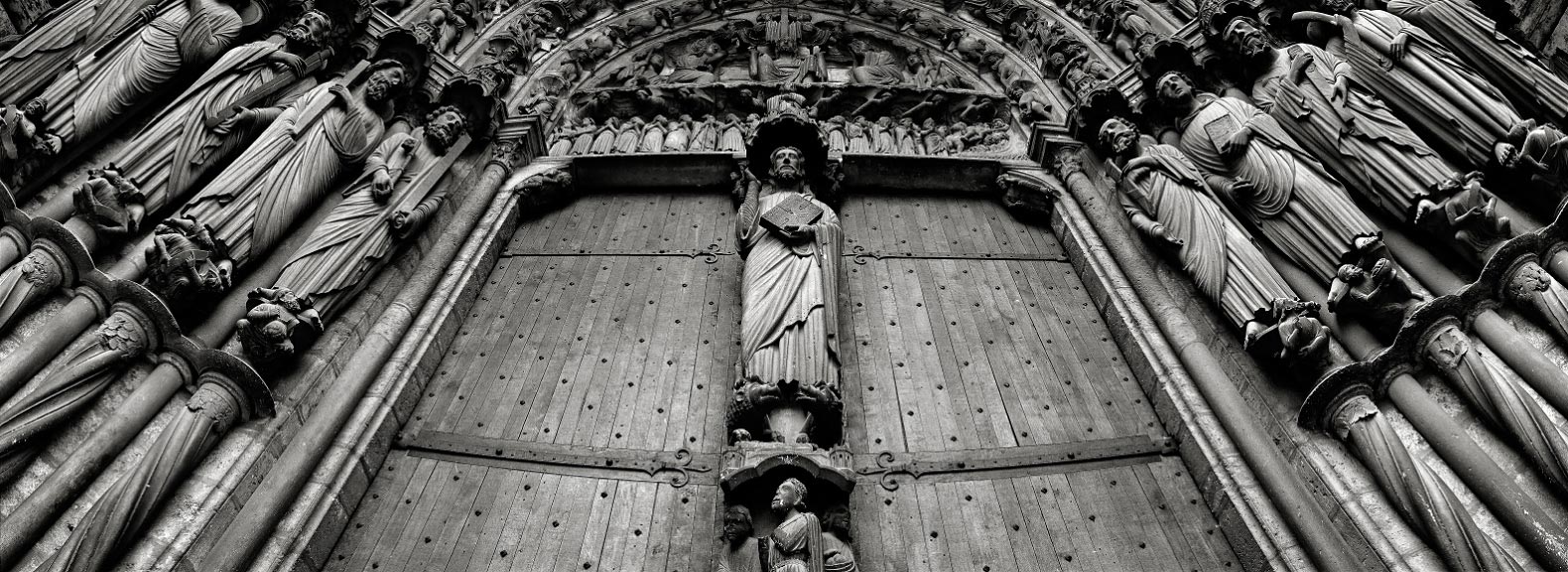Portail et tympan septentrional de la cathédrale de Chartres