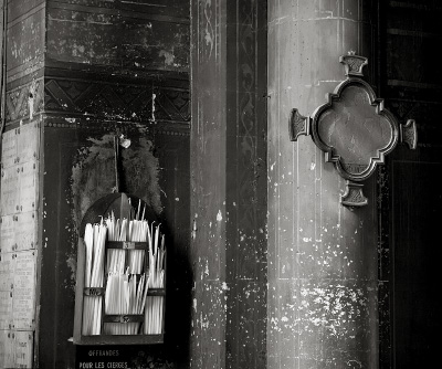 Cierges dans l'église Saint-Germain-des-Près