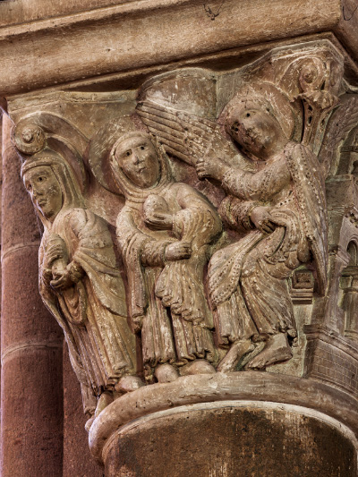 Chapiteau des Saintes Femmes au tombeau de la basilique Saint-Julien de Brioude