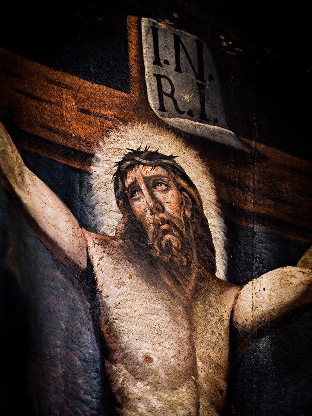 Peinture du Christ en Croix de l'église Saint-Cerneuf de Billom