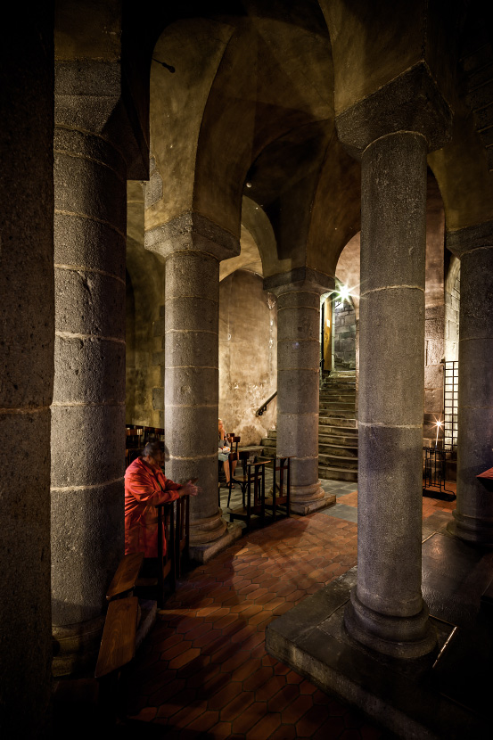 Crypte de l'église romane Notre-Dame d'Orcival 