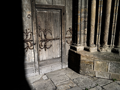 Portail principal de l'église Saint-Cerneuf de Billom