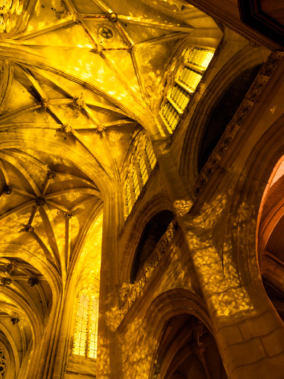 voûte de la cathédrale de Senlis de nuit
