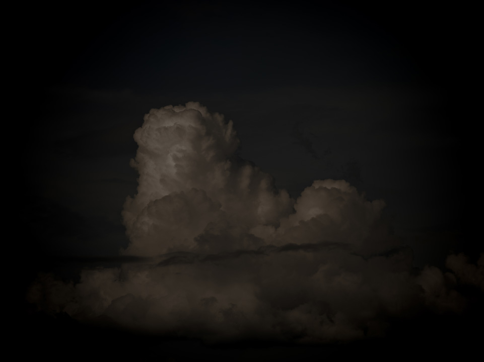 Photo d'un nuage à la nuit tombante