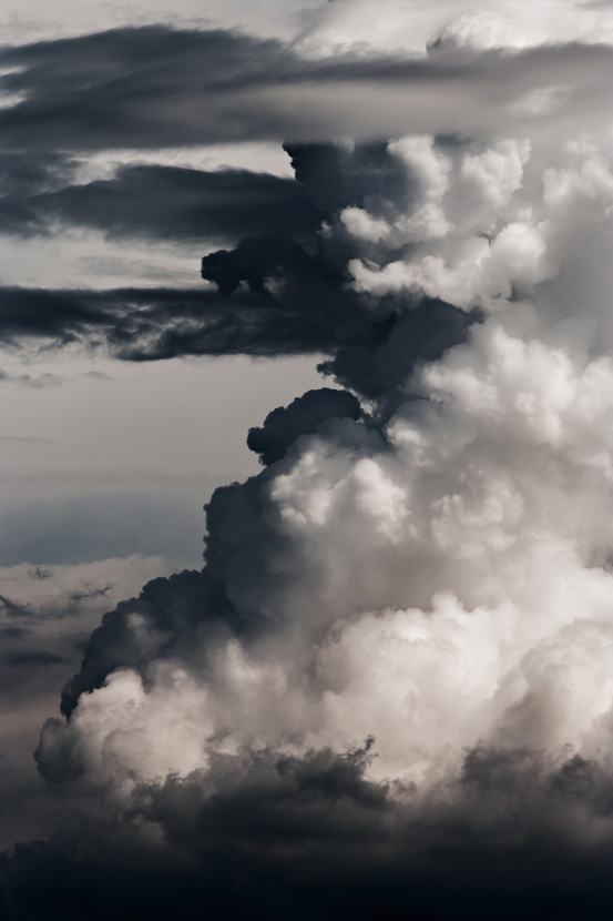 Cumulonimbus en formation dans un ciel d'orage