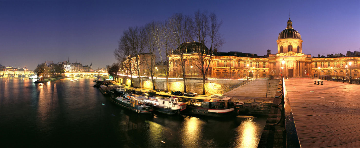 L'Institut de France depuis le pont des Arts au crépuscule 
