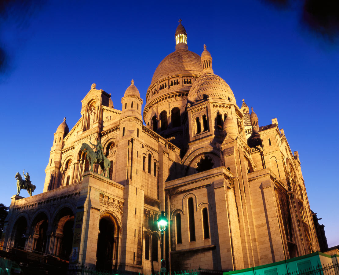 La basilique du Sacré-Cœur de Montmartre, Paris au crépuscule