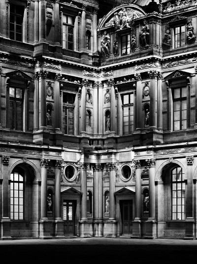 La cour Carrée du Louvre de nuit (netb)
