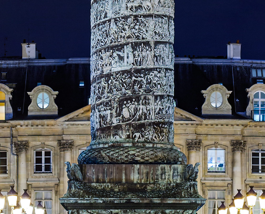 Détail de la frise de la colonne Vendôme sur la place Vendôme, Paris
