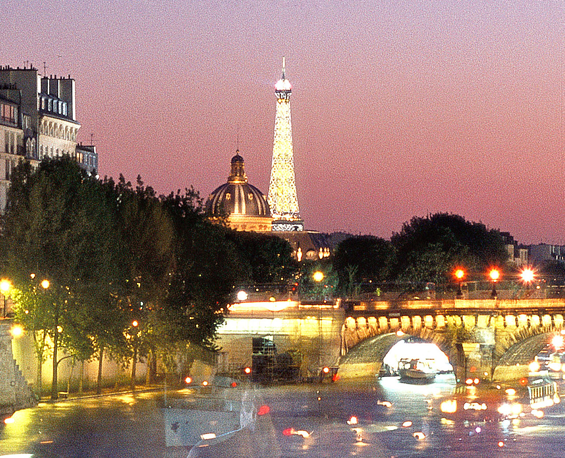 La tour Eiffel, le pont Neuf et la coupole de l'Institut de France