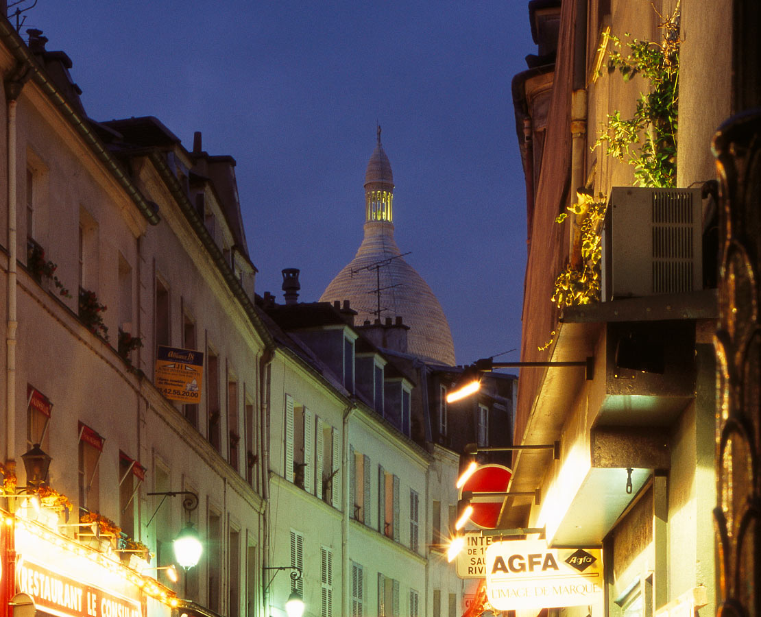 Dôme du Sacré-Cœur de Montmartre depuis le rue Norvins
