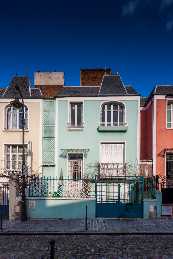 Façades de maisons colorées rue Dieulafoy , Paris 13