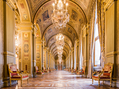 Galerie de Chaises de la salle des Arcades de l'Hôtel de Ville de Paris 