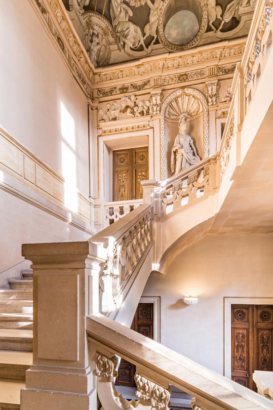Le grand escalier de l'Hôtel de Lauzun à Paris