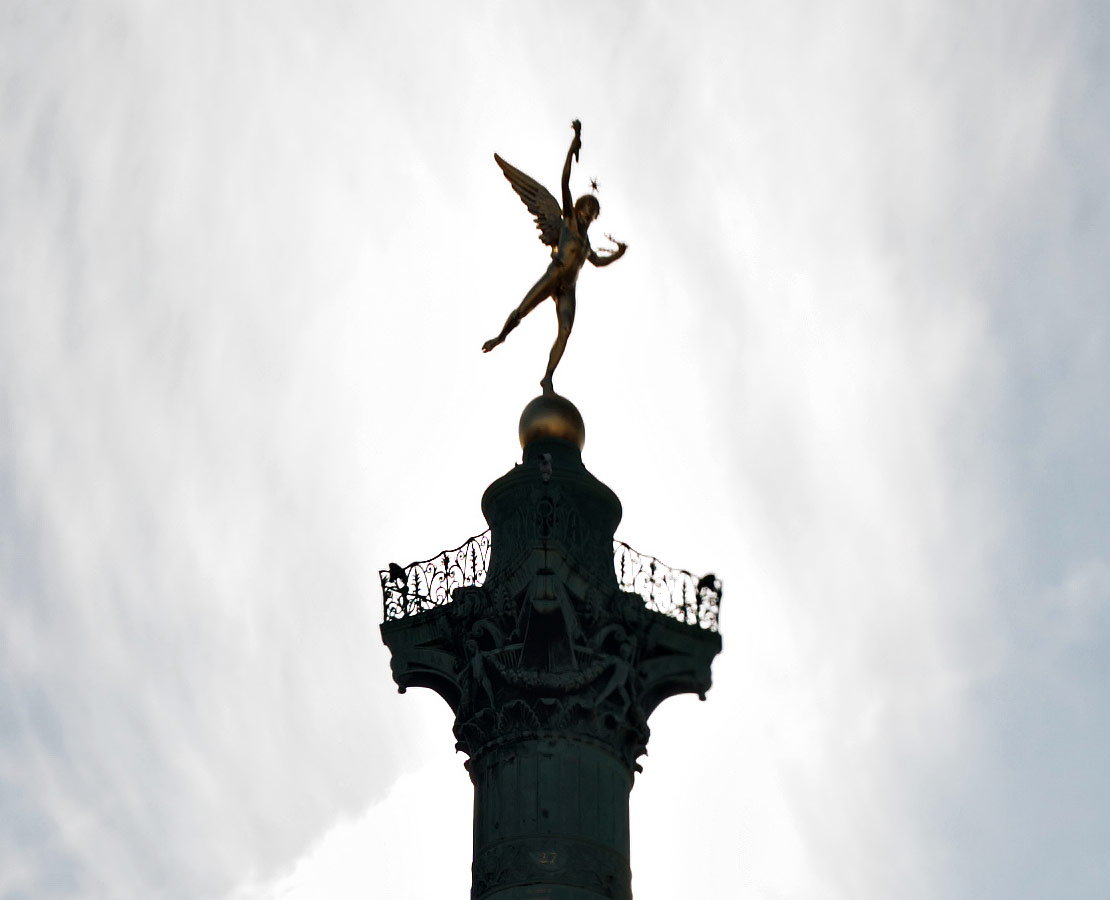 Le Génie de la colonne de Juillet sur la place de la Bastille, Paris