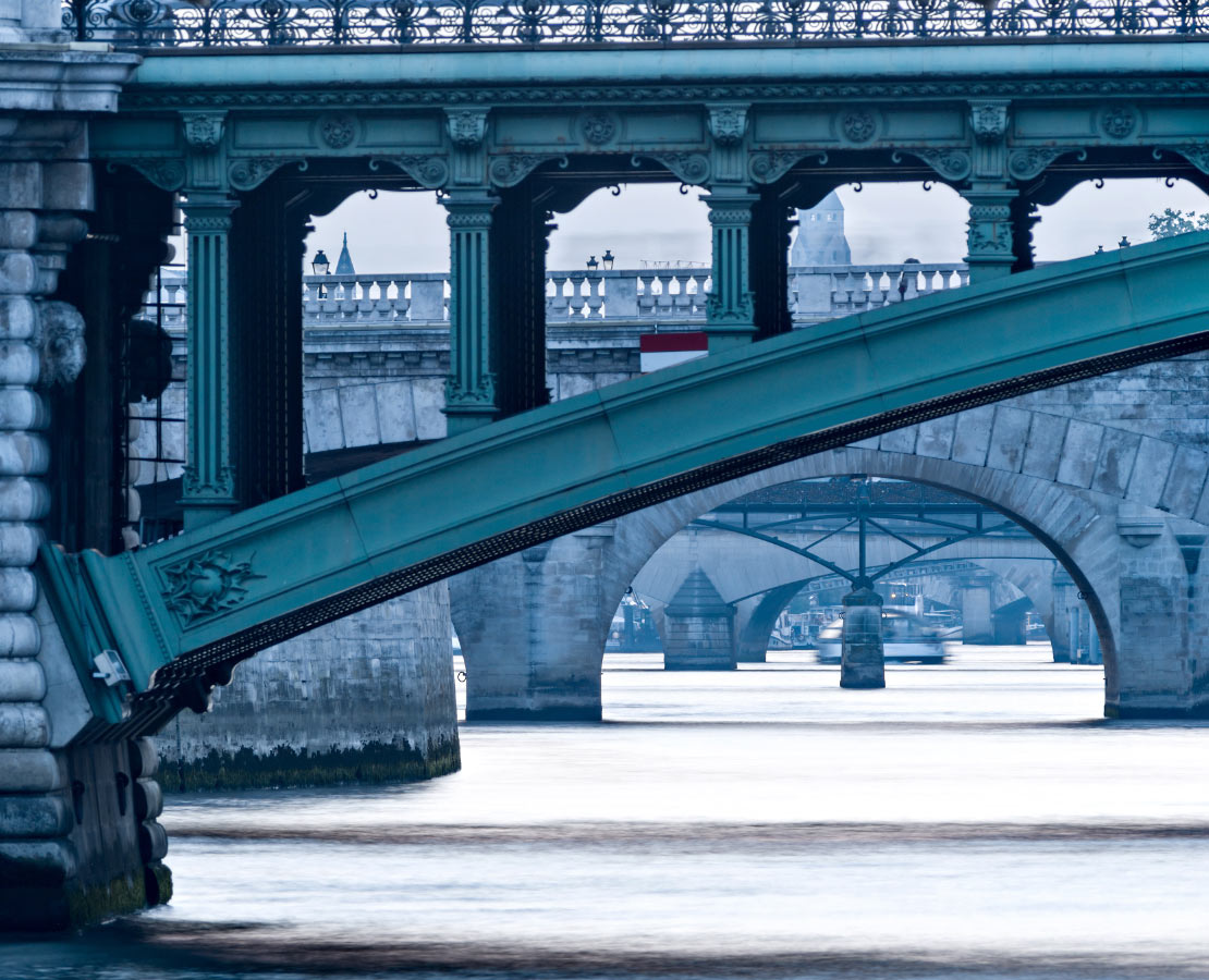 Ponts de Paris depuis le quai de l'Hôtel-de-ville : pont d'Arcole, pont Notre-Dame, pont au Change, pont Neuf, pont des Arts...
