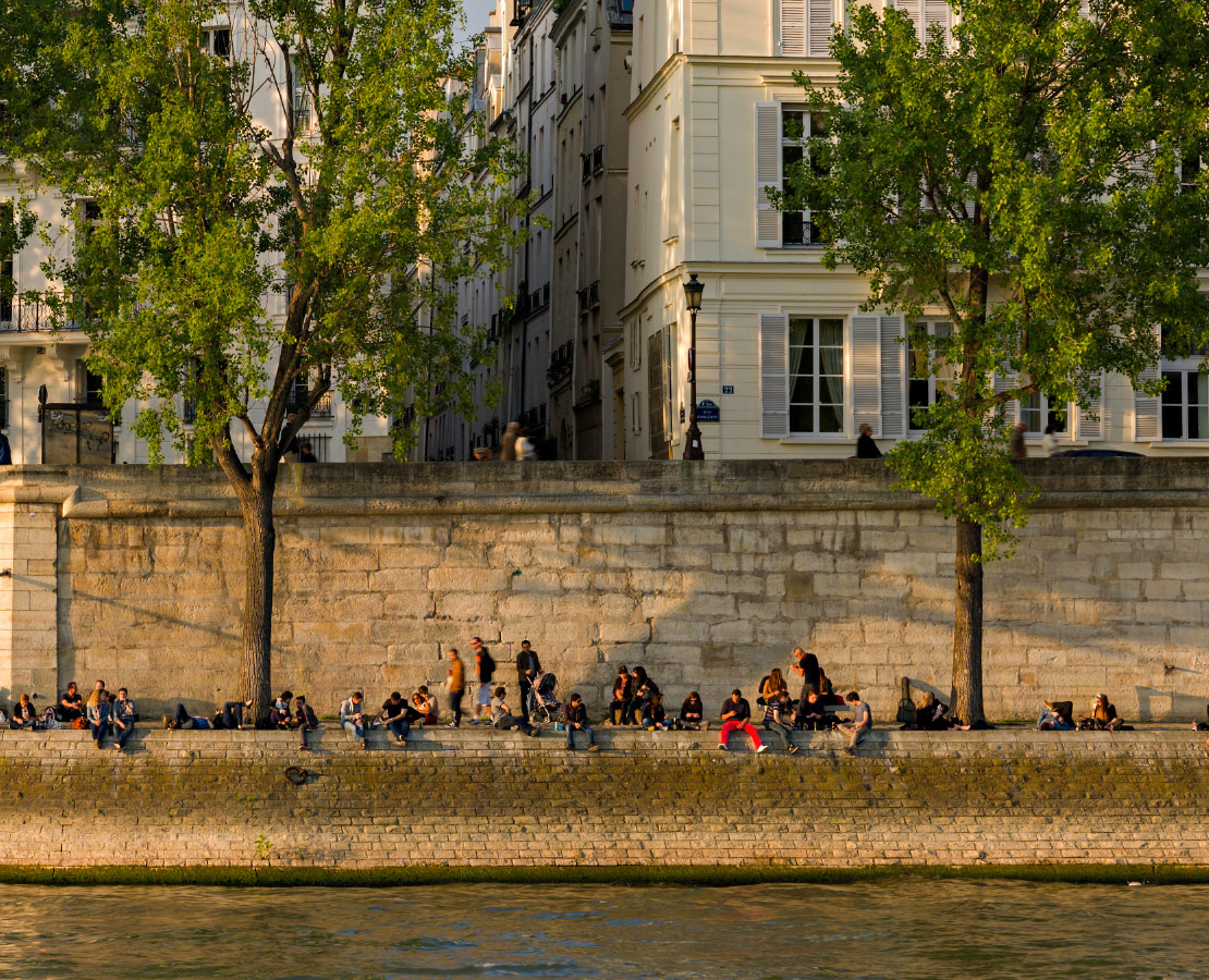Les quais de Seine - Quai d'Orléans et parisiens
