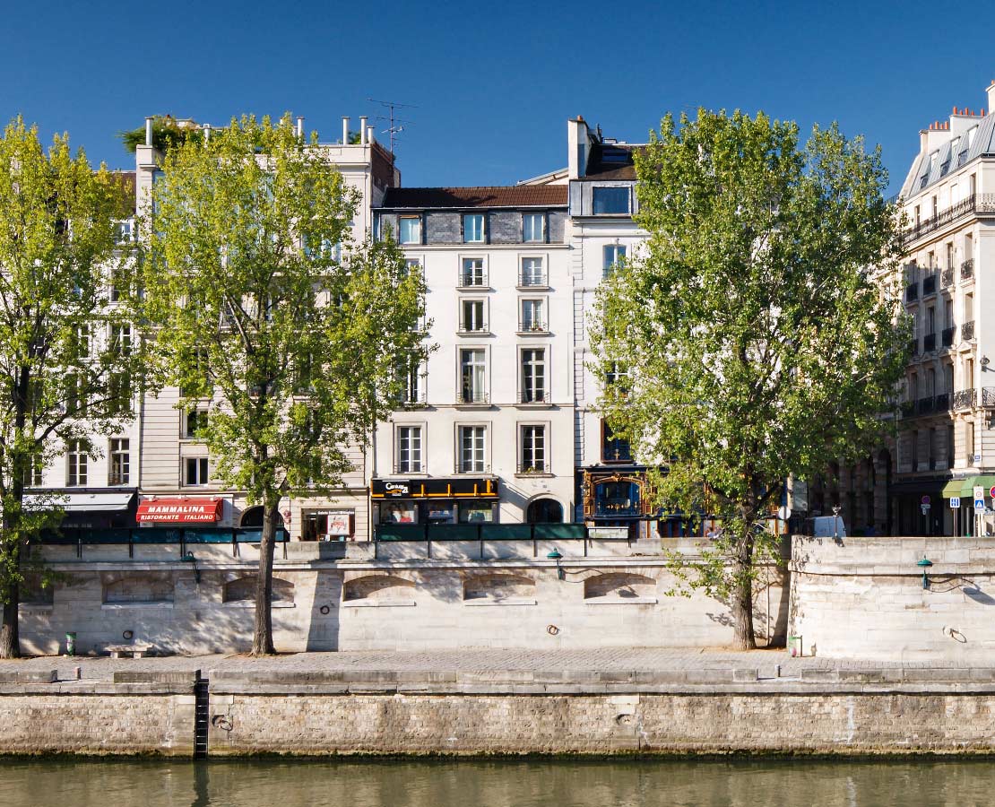 Façades d'immeubles quai des Grands Augustins et quais de Seine