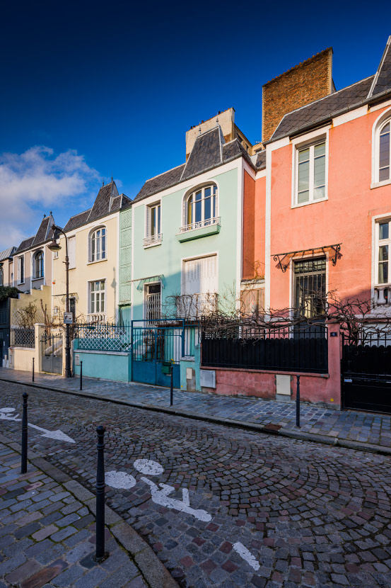 Maisons colorées rue Dieulafoy, Paris 13. 