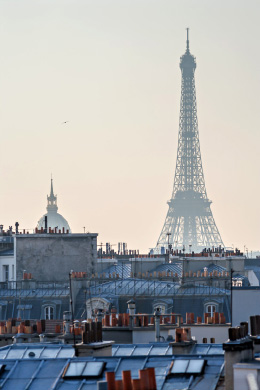 La tour Eiffel, le Dôme des Invalides et les toits de Paris