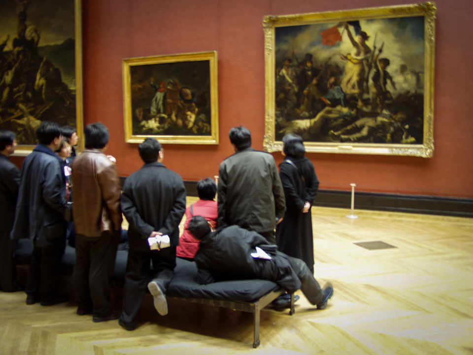 Touristes au musée du Louvre 