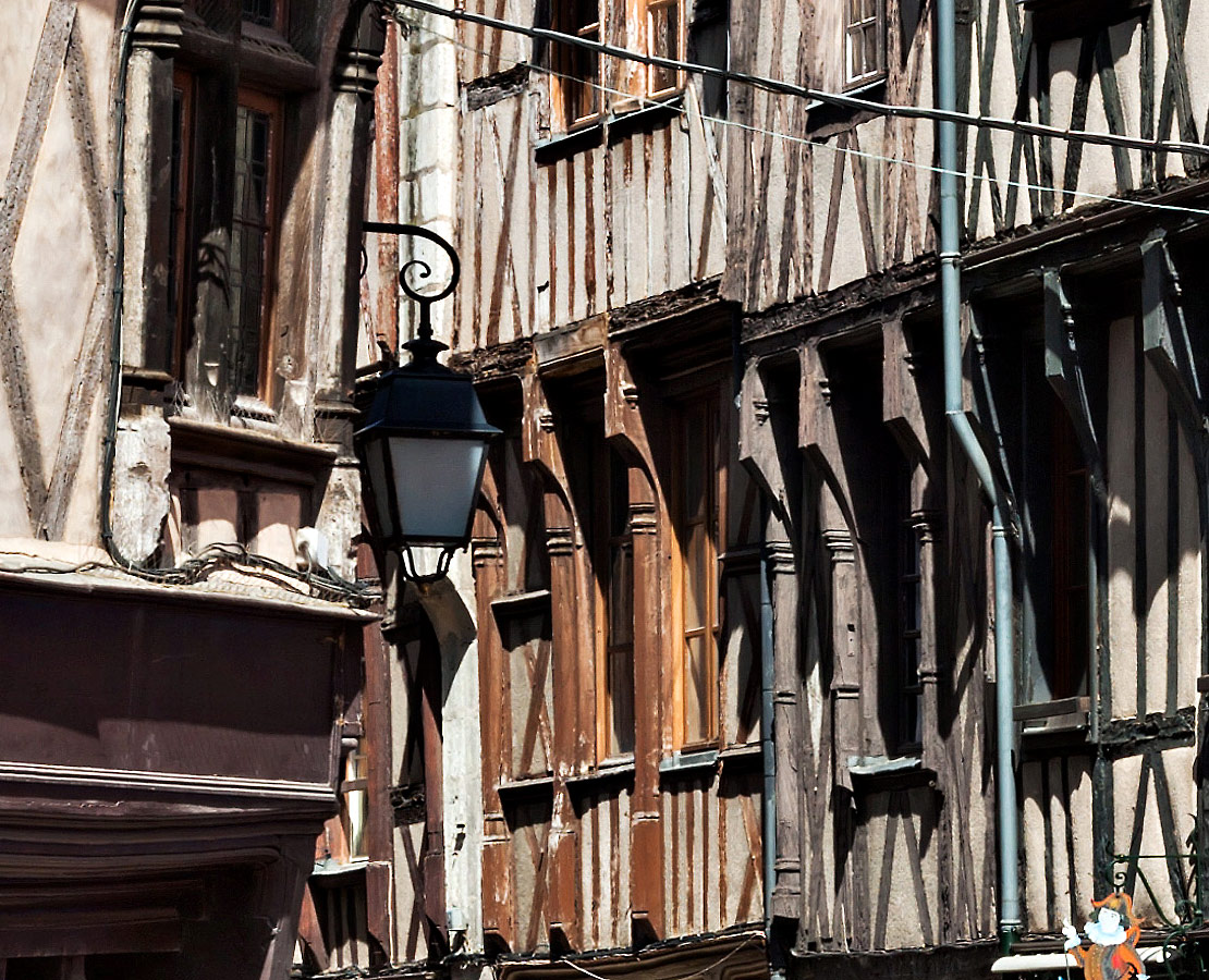Détail des maisons à colombage de la place Gordaine à Bourges