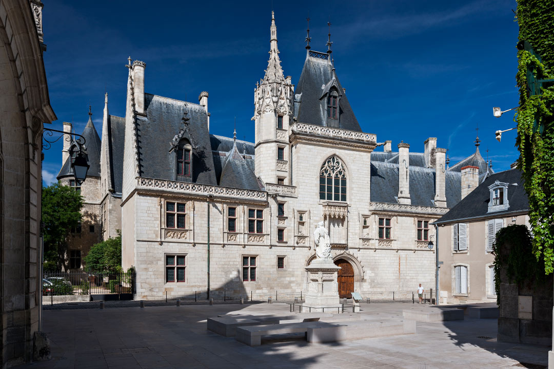 Palais et place Jacques Coeur à Bourges