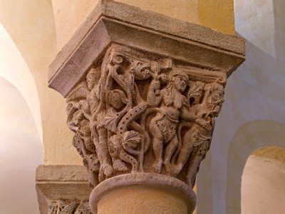 Chapiteau du Péché Originel de l'église romane Notre-Dame du Port à Clermont-Ferrand