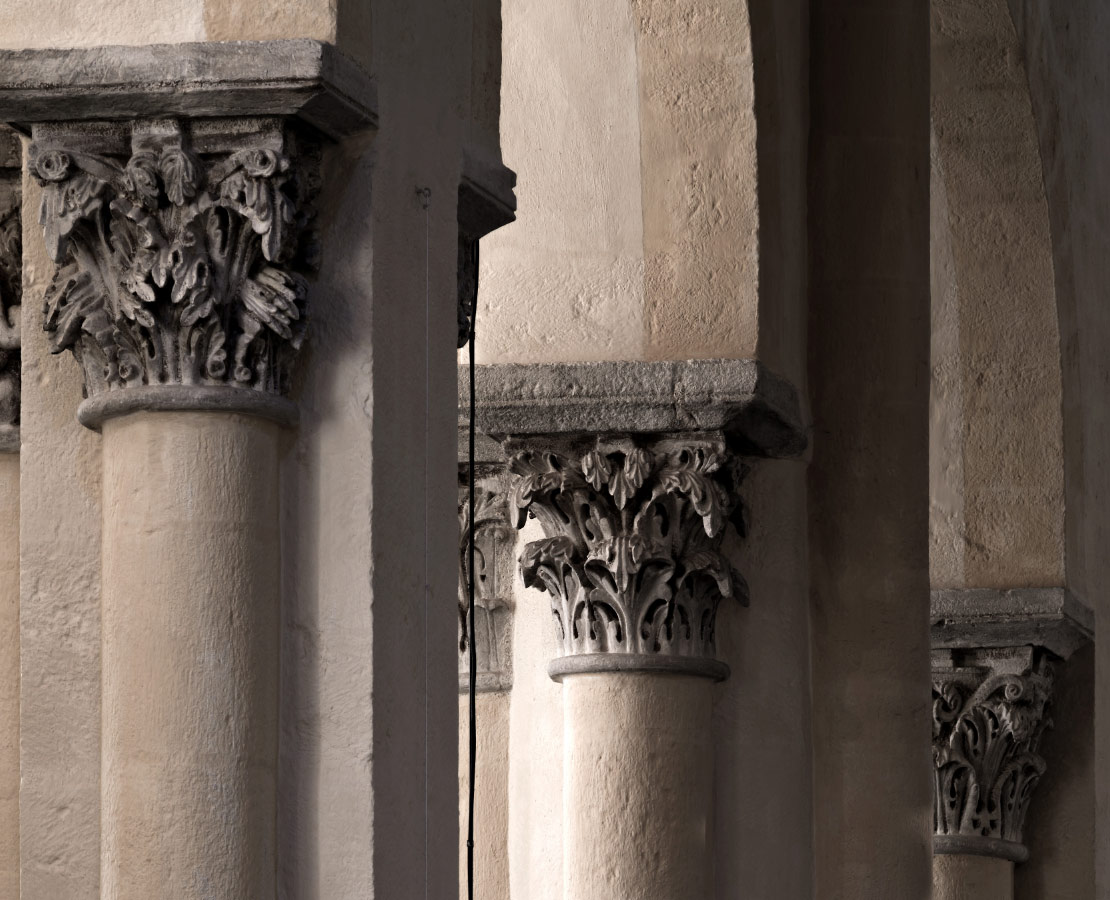 Les chapiteaux à décor ornemental à base de feuillags de la nef de la basilique Notre-Dame-du-Port à Clermont-Ferrand