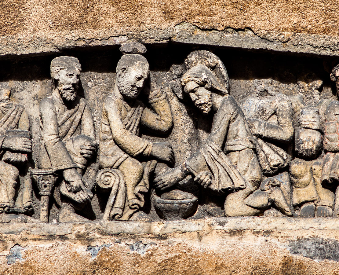 Détail du linteau du Lavement des pieds des apôtres par le Christ de la rue des Gras à Clermont-Ferrand
