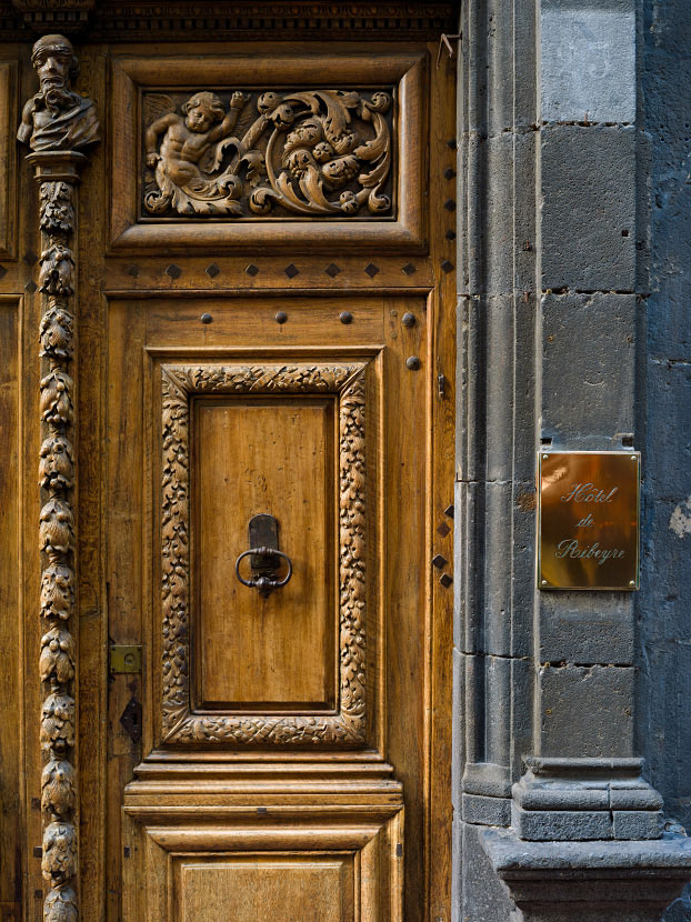 Porte de l'Hôtel particulier de Ribeyre à Clermont-Ferrand