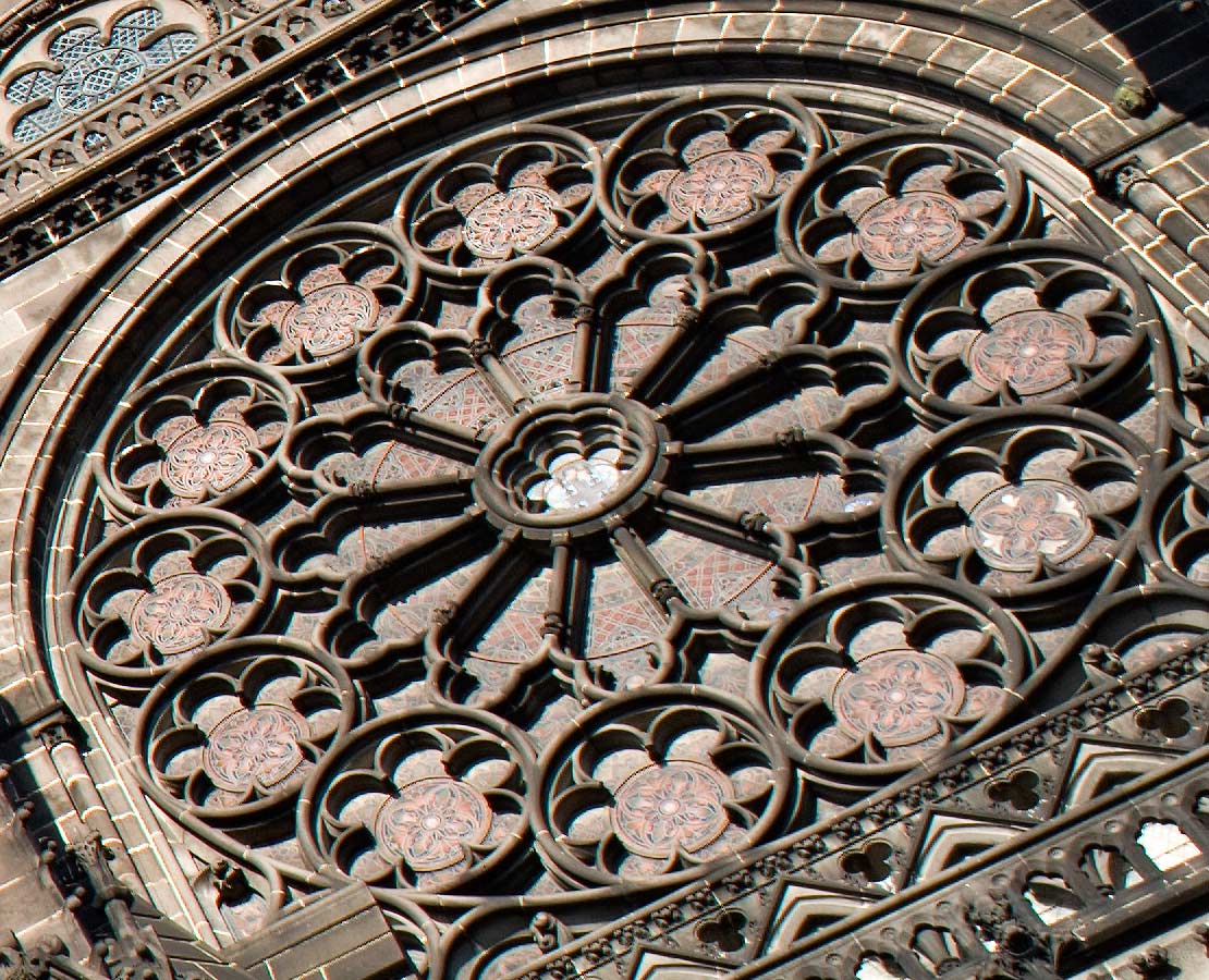Rosace de la façade occidentale de la cathédrale Notre-Dame-de-l'Assomption de Clermont-Ferrand
