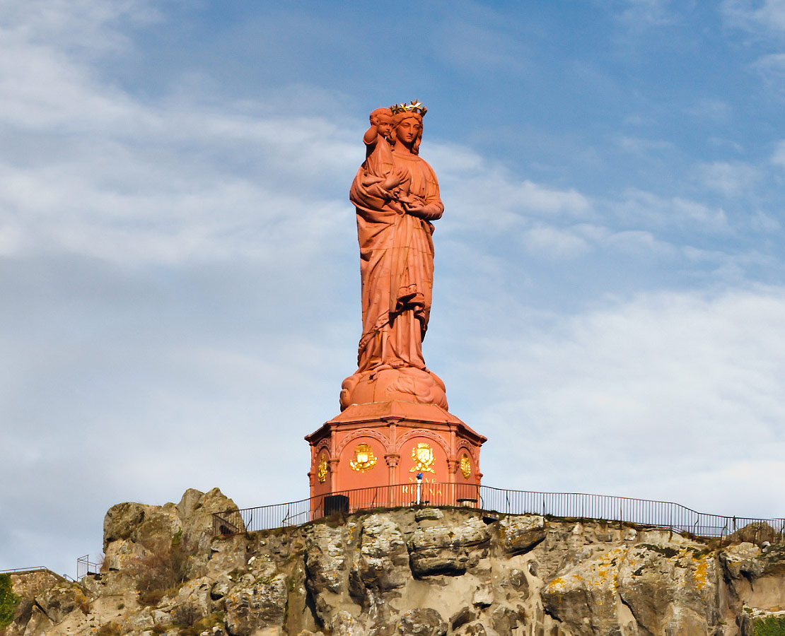La Statue Notre-Dame de France sur le rocher du Puy-en-Velay