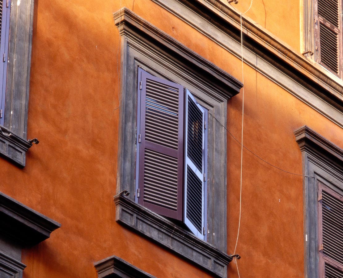 Détail de la façade du 185 via Cavour à Rome