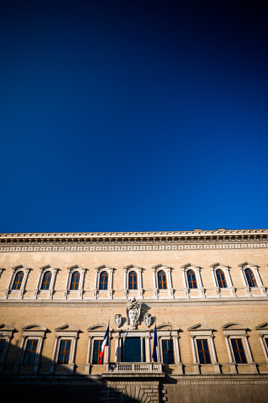 Façade du palais Farnèse à Rome 