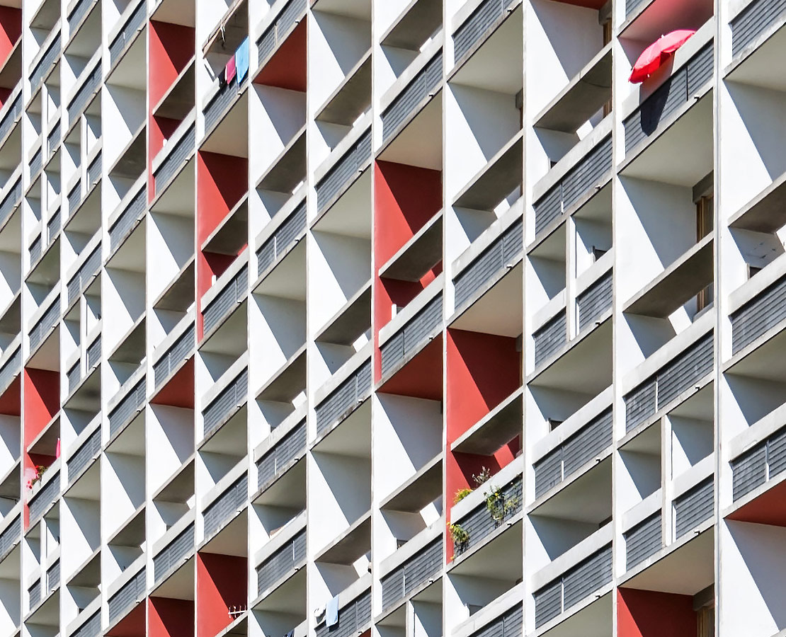 Détail de la façade ouest de l'unité d'habitaion Le Corbusier à Firminy-Vert