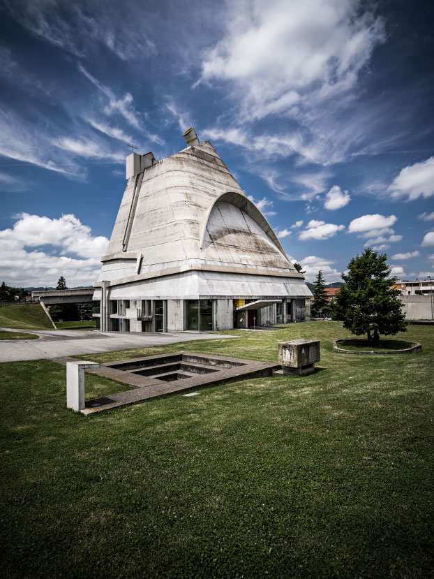 Église Saint-Pierre par Le Corbusier à Firminy-Vert près de Saint-Etienne